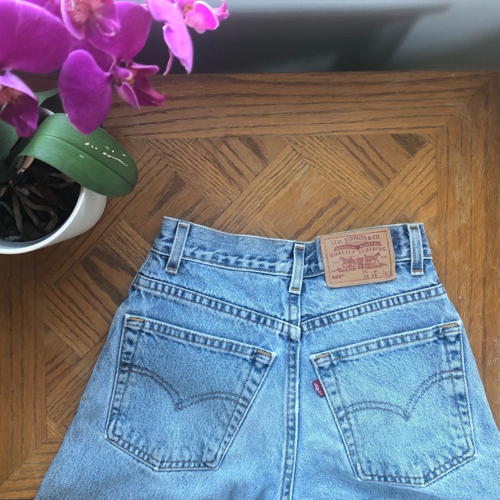 Vintage Cropped High-waisted Levi’s 569 Jeans (Discontinued fit)